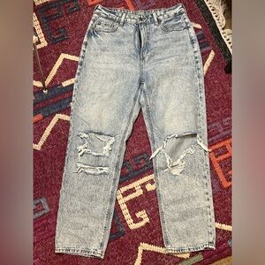 American Eagle 10 Regular Mom Straight Jean High Waisted Ripped Knees Acid Wash